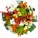 Поэма. Круглый букет с хризантемами и альстромерией в праздничном оформлении.